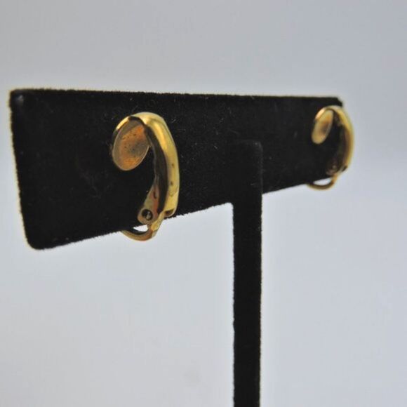 Vintage Gold Shell & Rhinestone Clip On Earrings - Picture 9 of 11